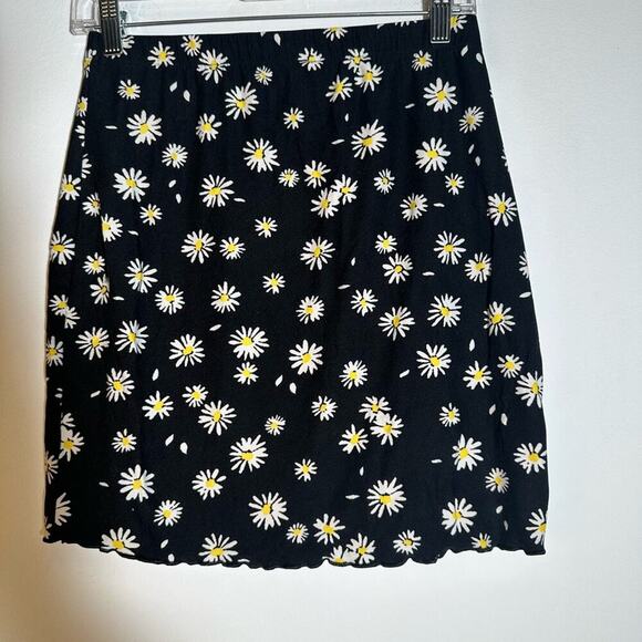 Daisy Black Skirt - Picture 4 of 10
